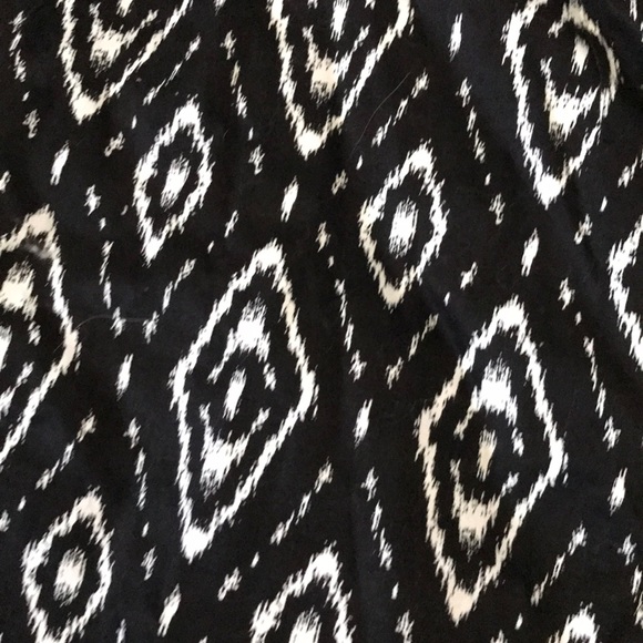 🔥2/$20 Very flattering pencil skirt black/… - Picture 5 of 5